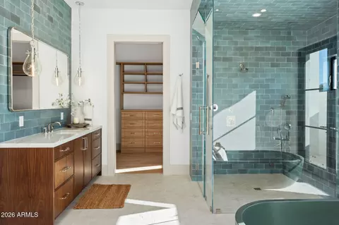 Bath - 4605 E Rockridge Rd, Phoenix, AZ 85018 photo 9 of 11