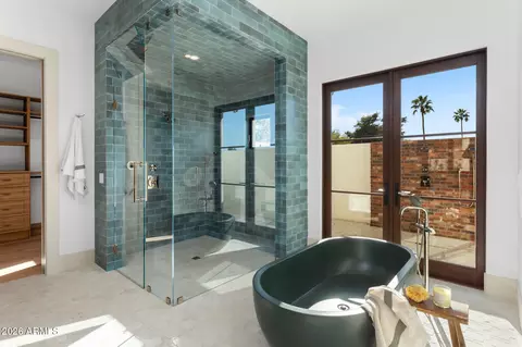 Bath - 4605 E Rockridge Rd, Phoenix, AZ 85018 photo 8 of 11