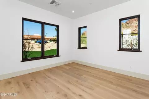 Bedroom - 4605 E Rockridge Rd, Phoenix, AZ 85018 photo 3 of 8