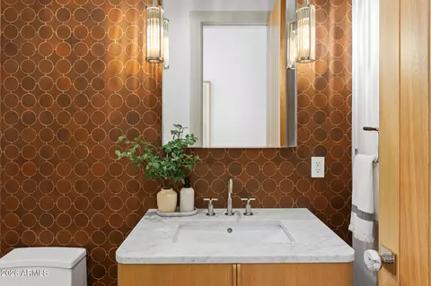 Bath - 4605 E Rockridge Rd, Phoenix, AZ 85018 photo 6 of 11