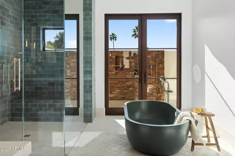 Bath - 4605 E Rockridge Rd, Phoenix, AZ 85018 photo 7 of 11
