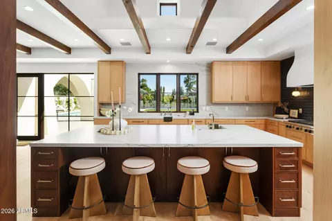Kitchen - 4605 E Rockridge Rd, Phoenix, AZ 85018 photo 10 of 12
