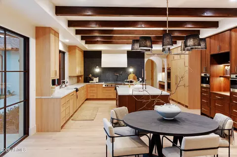 Kitchen - 4605 E Rockridge Rd, Phoenix, AZ 85018 photo 11 of 12