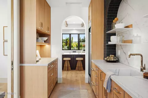 Entry Way - 4605 E Rockridge Rd, Phoenix, AZ 85018 photo 5 of 7