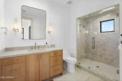 Bath - 4605 E Rockridge Rd, Phoenix, AZ 85018 photo 3 of 11