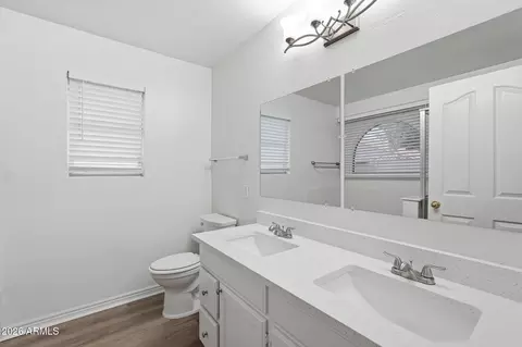 Bath - 6927 E Lobo Ave, Mesa, AZ 85209 photo 1 of 2