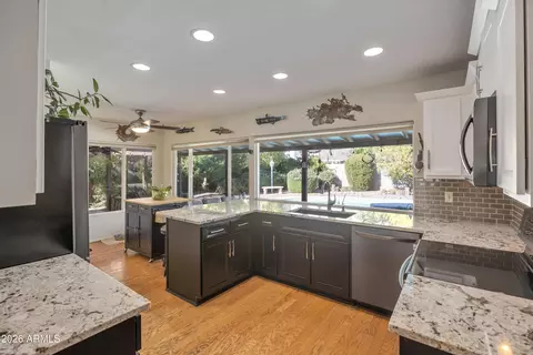 Kitchen - 2638 E Desert Cove Ave, Phoenix, AZ 85028 photo 2 of 4