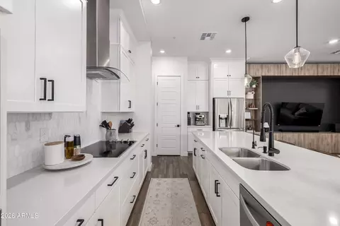Kitchen - 267 E Aster Dr, Chandler, AZ 85286 photo 2 of 2