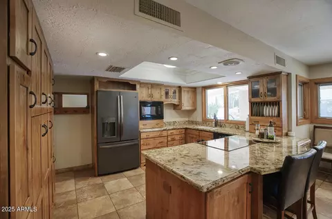 Kitchen - 201 E Citation Ln, Tempe, AZ 85284 photo 2 of 3