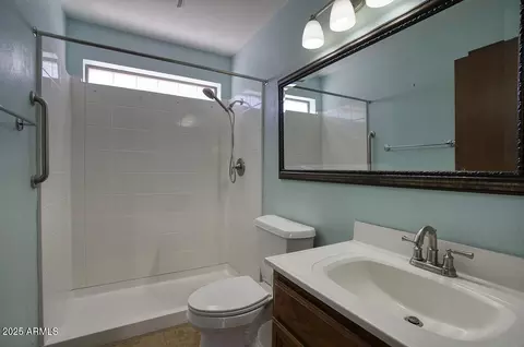 Bath - 201 E Citation Ln, Tempe, AZ 85284 photo 5 of 5