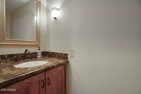 Bath - 201 E Citation Ln, Tempe, AZ 85284 photo 1 of 5