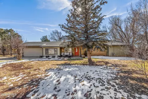 7952 E Saturn Dr, Flagstaff, AZ 86004