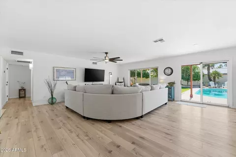 Living - 2647 E Cholla St, Phoenix, AZ 85028 photo 2 of 3