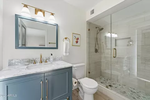 Bath - 2647 E Cholla St, Phoenix, AZ 85028 photo 1 of 2