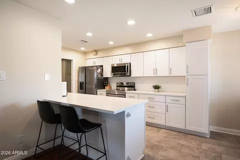 Kitchen - 3340 E North Ln, Phoenix, AZ 85028 photo 3 of 4
