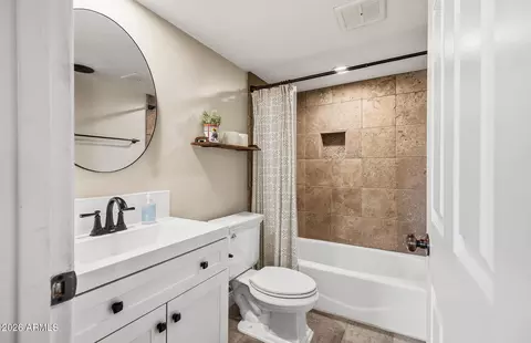 Bath - 3340 E North Ln, Phoenix, AZ 85028 photo 2 of 3