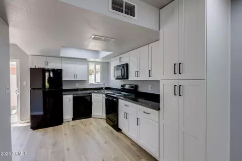 Kitchen - 3044-48 E Beck Ln, Phoenix, AZ 85032 photo 1 of 1