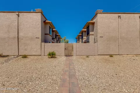 Exterior - 3044-48 E Beck Ln, Phoenix, AZ 85032 photo 2 of 3
