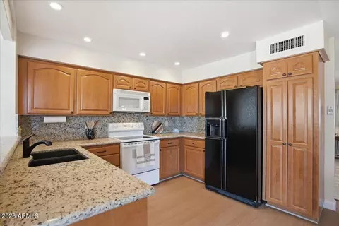 Kitchen - 4939 E Lake Point Ct, Phoenix, AZ 85044 photo 1 of 4