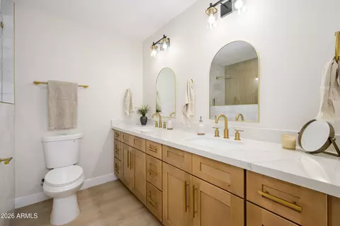 Bath - 1655 E La Jolla Dr, Tempe, AZ 85282 photo 3 of 4