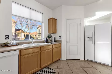 Kitchen - 6337 S Blake St, Gilbert, AZ 85298 photo 4 of 5