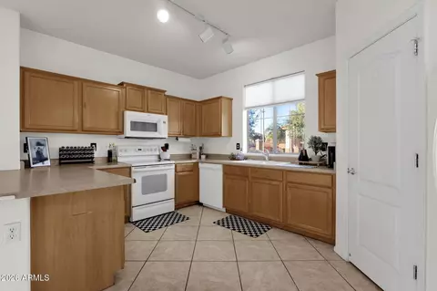 Kitchen - 6337 S Blake St, Gilbert, AZ 85298 photo 3 of 5