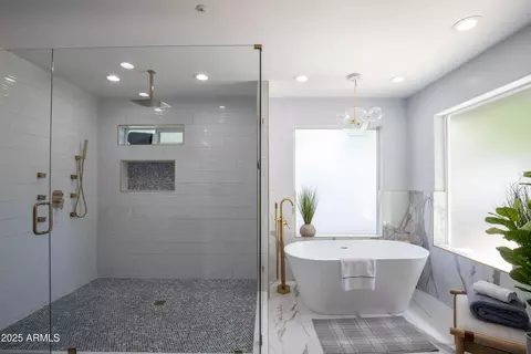 Bath - 516 W Rancho Dr, Phoenix, AZ 85013 photo 6 of 9