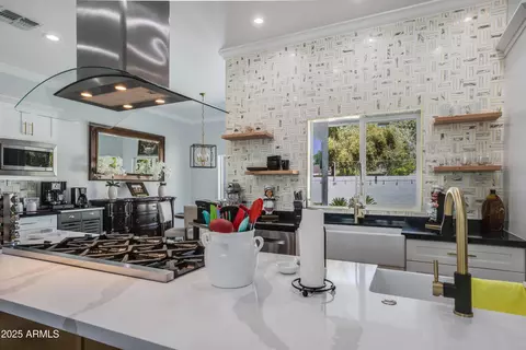 Kitchen - 516 W Rancho Dr, Phoenix, AZ 85013 photo 2 of 4
