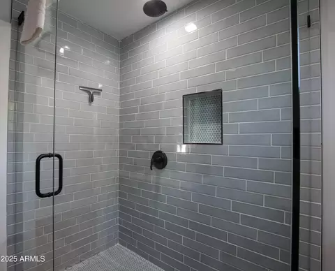 Bath - 516 W Rancho Dr, Phoenix, AZ 85013 photo 4 of 9
