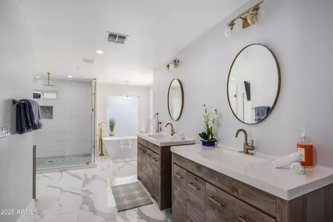Bath - 516 W Rancho Dr, Phoenix, AZ 85013 photo 5 of 9