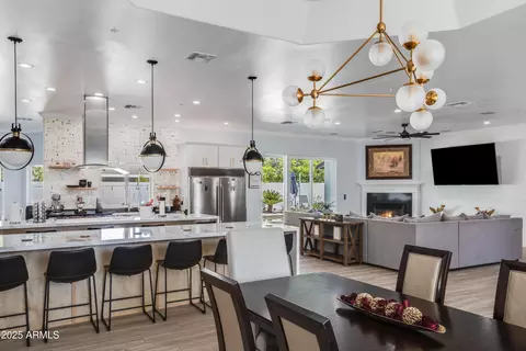 Dining - 516 W Rancho Dr, Phoenix, AZ 85013 photo 3 of 5
