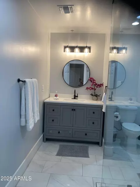 Bath - 516 W Rancho Dr, Phoenix, AZ 85013 photo 8 of 9