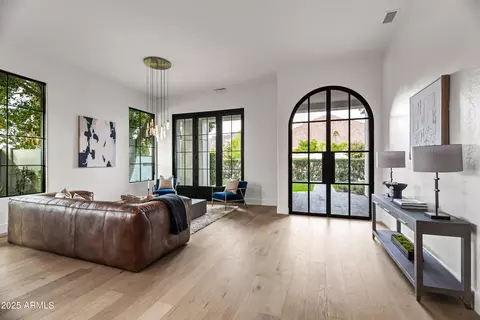Living - 4901 E Lafayette Blvd, Phoenix, AZ 85018 photo 5 of 6