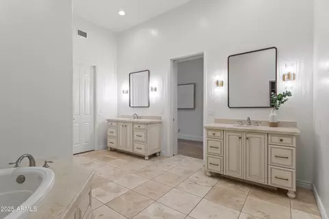 Bath - 4901 E Lafayette Blvd, Phoenix, AZ 85018 photo 1 of 6