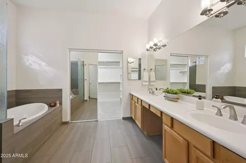 Bath - 2223 E Branham Ln, Phoenix, AZ 85042 photo 1 of 4