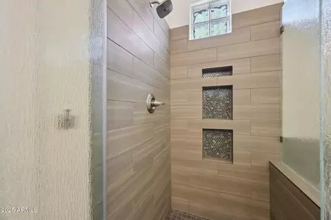 Bath - 2223 E Branham Ln, Phoenix, AZ 85042 photo 3 of 4