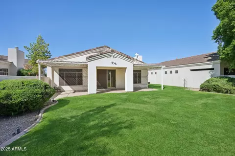Exterior - 2223 E Branham Ln, Phoenix, AZ 85042 photo 6 of 8