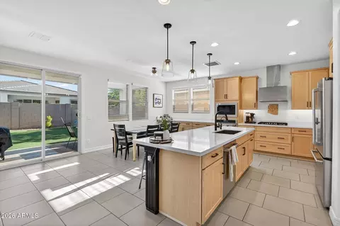 Kitchen - 9511 E Saturn Ave, Mesa, AZ 85212 photo 4 of 6