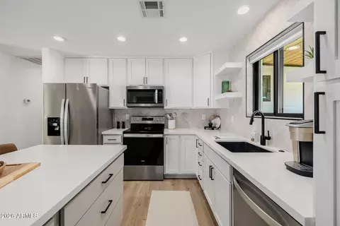 Kitchen - 260 E Bruce Ave, Gilbert, AZ 85234 photo 3 of 5