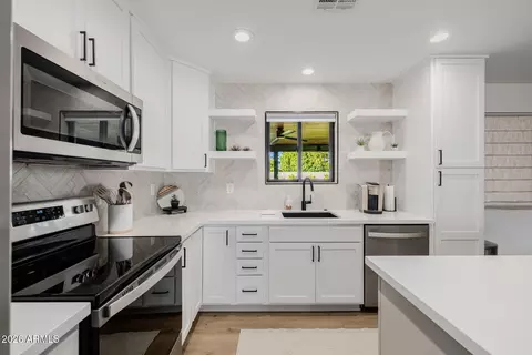 Kitchen - 260 E Bruce Ave, Gilbert, AZ 85234 photo 4 of 5