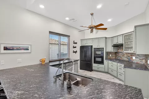 Kitchen - 7445 Eagle Crest Dr #1034, Mesa, AZ 85207 photo 3 of 4