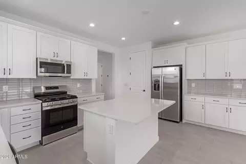 8302 N 54th Dr, Glendale, AZ 85302 photo 5