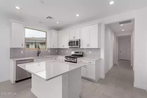 8302 N 54th Dr, Glendale, AZ 85302 photo 6