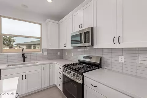 8302 N 54th Dr, Glendale, AZ 85302 photo 4