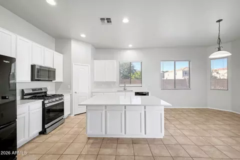 Kitchen - 8634 E Hillview St, Mesa, AZ 85207 photo 2 of 4