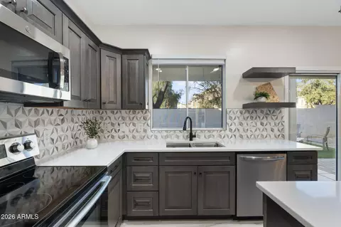 Kitchen - 4178 E Sheffield Ave, Gilbert, AZ 85296 photo 3 of 5