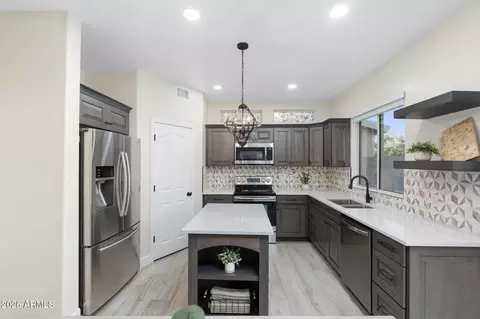 Kitchen - 4178 E Sheffield Ave, Gilbert, AZ 85296 photo 4 of 5