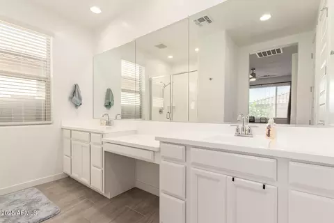 Bath - 2574 S Barks Canyon Trl, Apache Junction, AZ 85119 photo 1 of 4