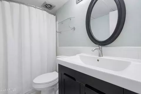 Bath - 355 E Thomas Rd #B208, Phoenix, AZ 85012 photo 1 of 1