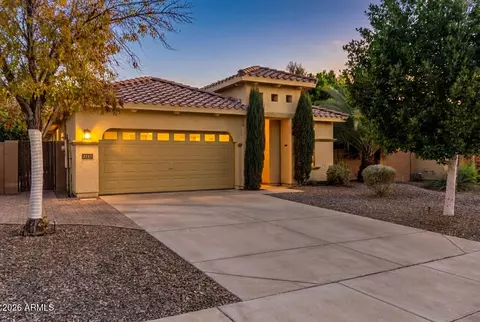 2747 E Canyon Creek Dr, Gilbert, AZ 85295